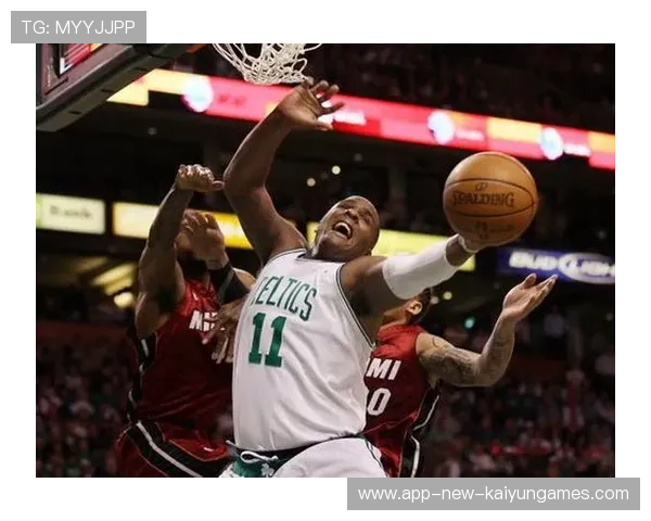 戴维斯续约僵局成各队竞购焦点——篮坛风云再起,谁能扛起未来的大旗 戴维斯续约僵局成各队竞购焦点——篮坛风云再起,谁能扛起未来的大旗