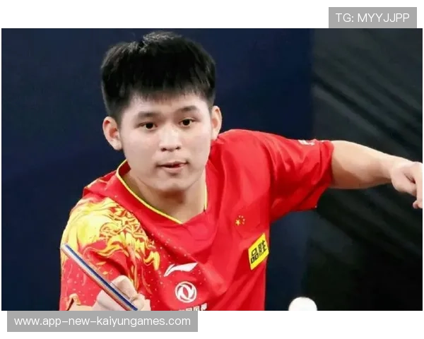 可爱！林诗栋穿海南队服出发全运会，像小芒果，球迷送苹果祝他平平安安