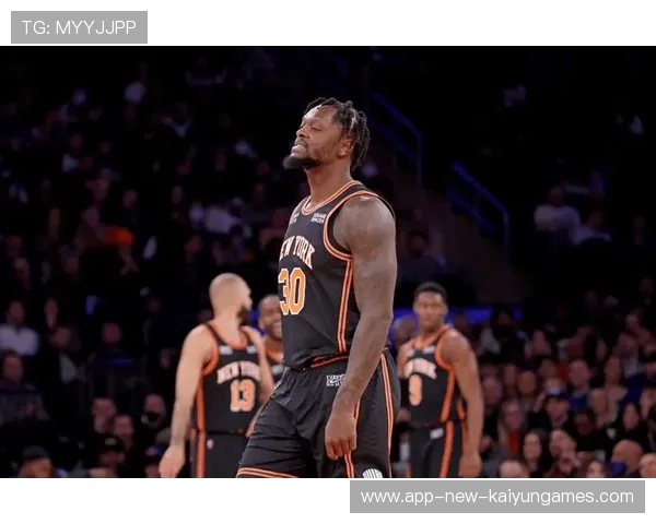 尼克斯兰德尔低位强吃，罚球线不断上分